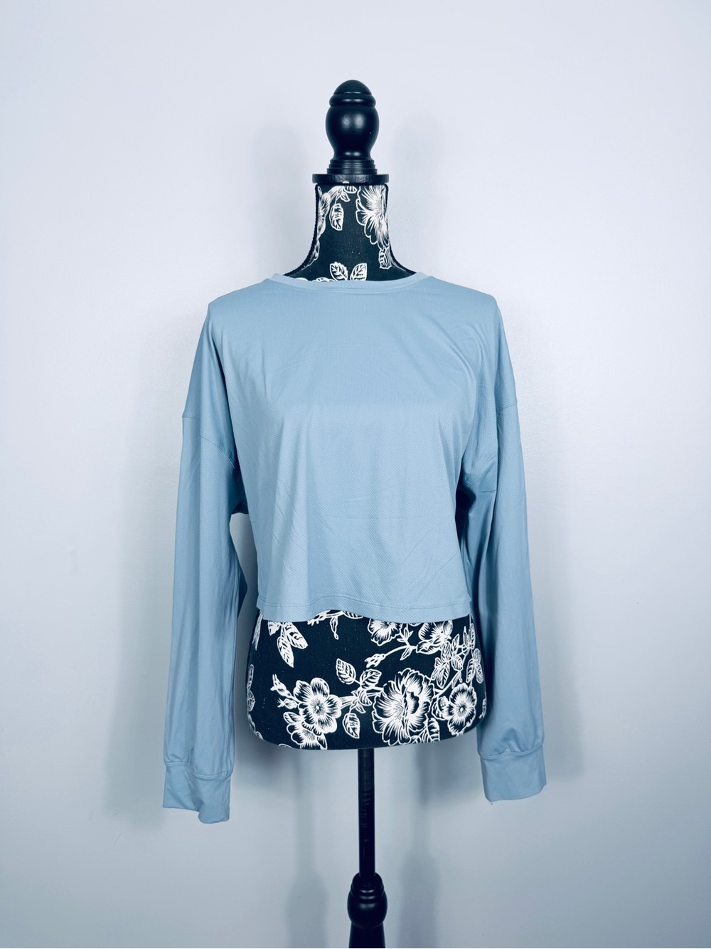Lululemon chambray blue/grey muscle love long sleeve crop top size large